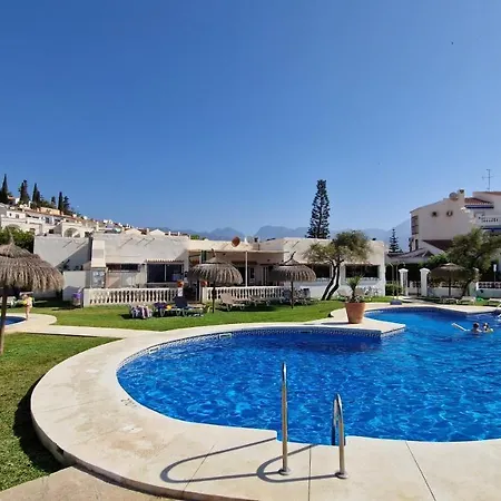 Stilfullt Naera Pool Och Strand. נרחה