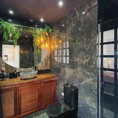 Stilfullt Naera Pool Och Strand. נרחה