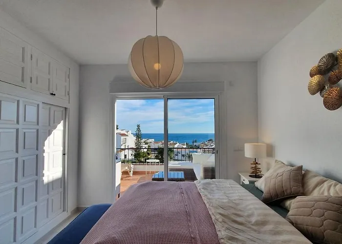 Stilfullt Naera Pool Och Strand. נרחה