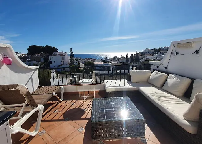 Stilfullt Naera Pool Och Strand. Сasa de vacaciones Nerja