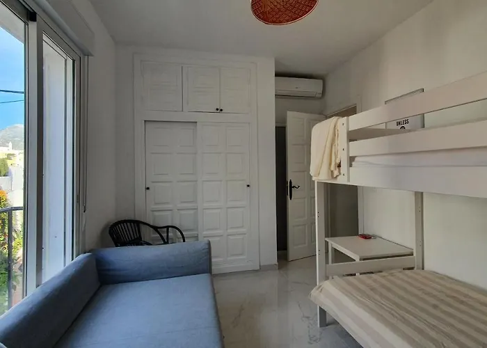 Feriehus Stilfullt Naera Pool Och Strand. Nerja