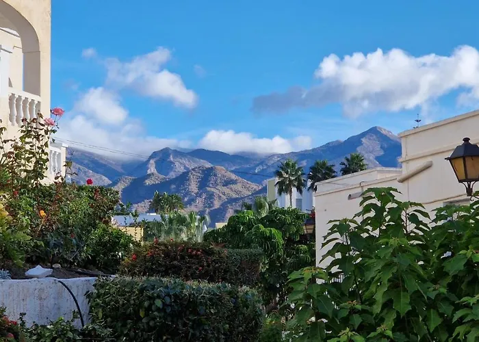 Stilfullt Naera Pool Och Strand. Feriehus *