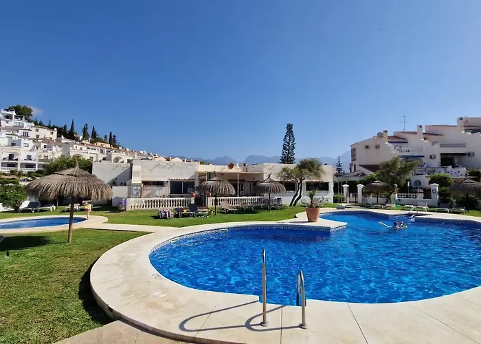 Stilfullt Naera Pool Och Strand. נרחה