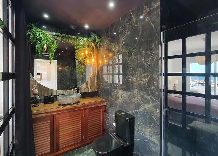 Stilfullt Naera Pool Och Strand. נרחה