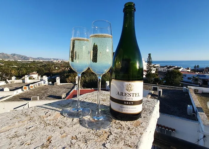 Stilfullt Naera Pool Och Strand. Feriehus