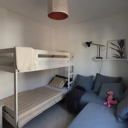 Stilfullt Nära Pool Och Strand. *