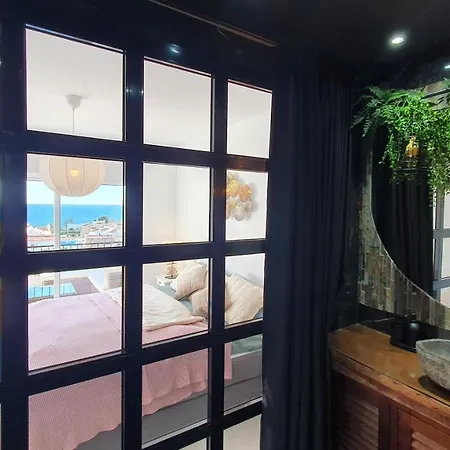 Stilfullt Nära Pool Och Strand. *