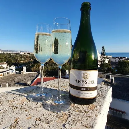 Stilfullt Nära Pool Och Strand. Semesterbostad