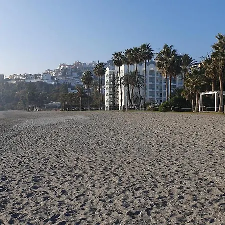 Stilfullt Nära Pool Och Strand. Semesterbostad Nerja